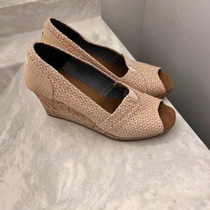 Toms 8W Beige Canvas Wedges